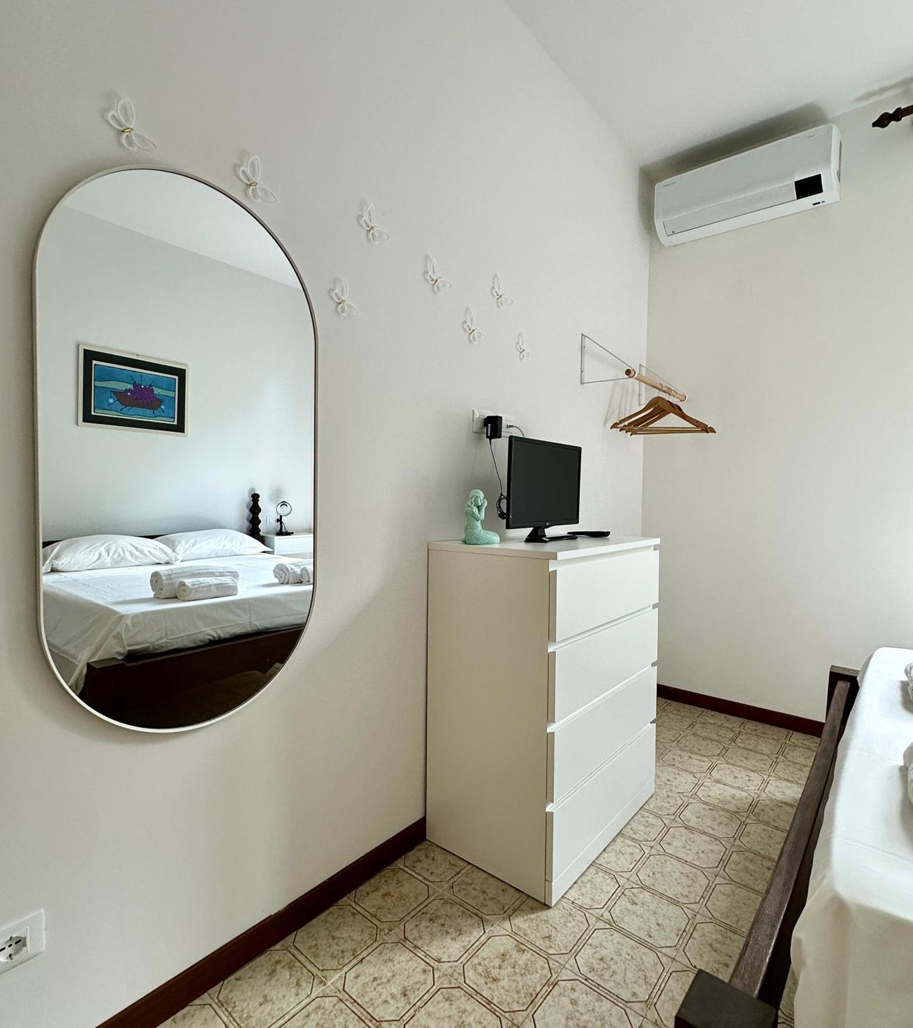 Terrace & Parking - Holiday Home Near Fegina Beach Monterosso al Mare Exterior photo